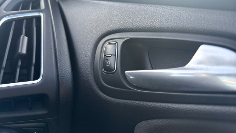 Ford Focus 1.0 EcoBoost 125 Titanium 5dr Petrol Hatchback